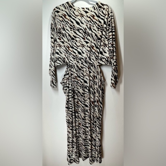TORRID Maxi Studio Knot Long Sleeve Dress Zebra Watercolor Size 4X - Picture 11 of 13